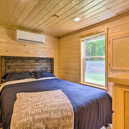 Quaint Mtn Cabin Tiny Living Near Big Adventure Бревърд Екстериор снимка