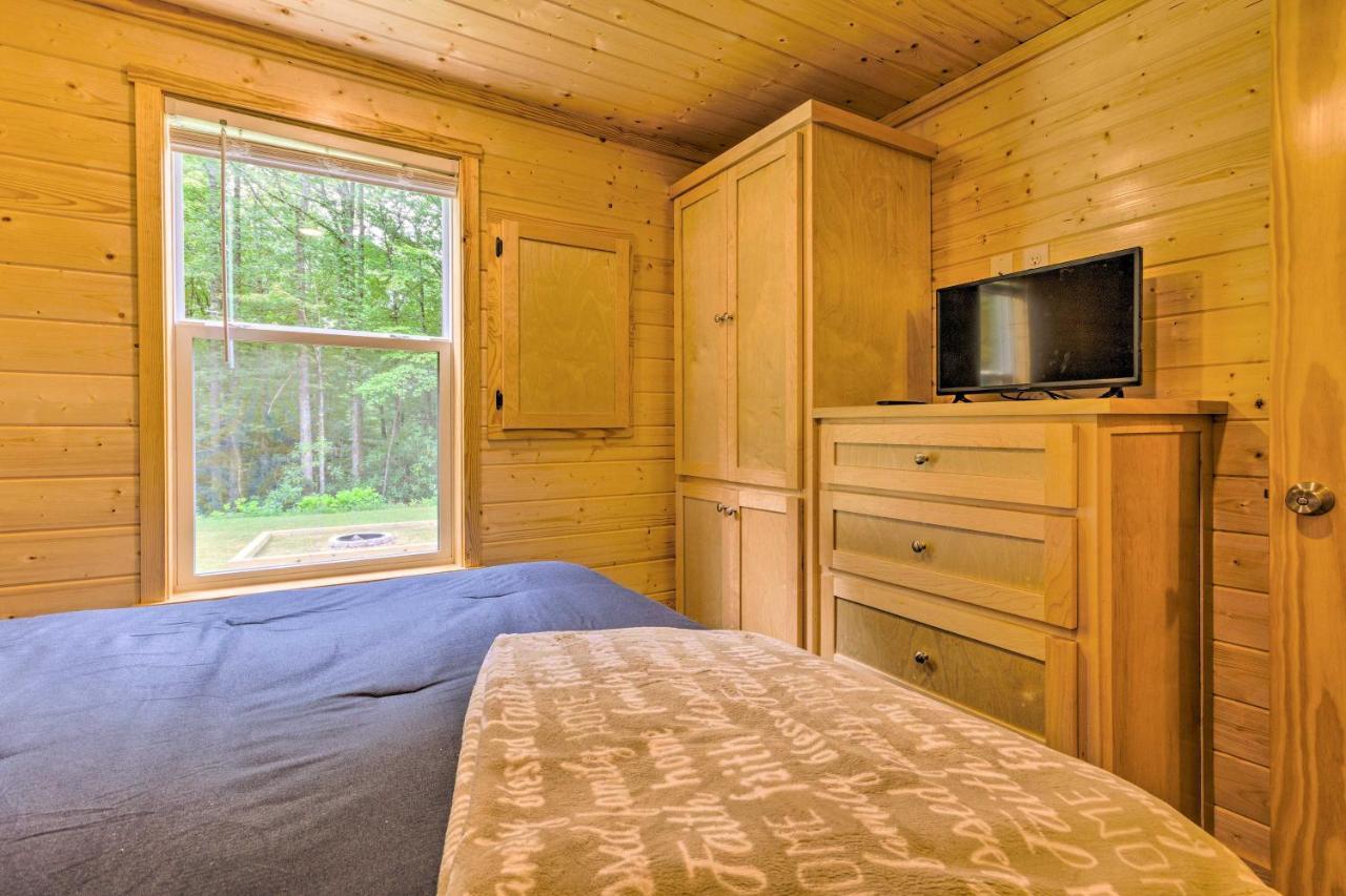 Quaint Mtn Cabin Tiny Living Near Big Adventure Бревърд Екстериор снимка