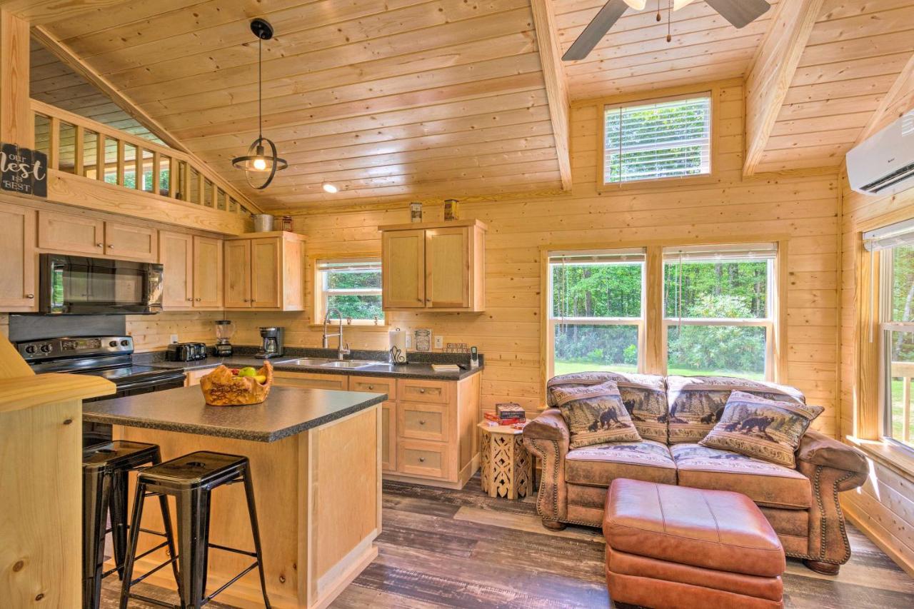 Quaint Mtn Cabin Tiny Living Near Big Adventure Бревърд Екстериор снимка
