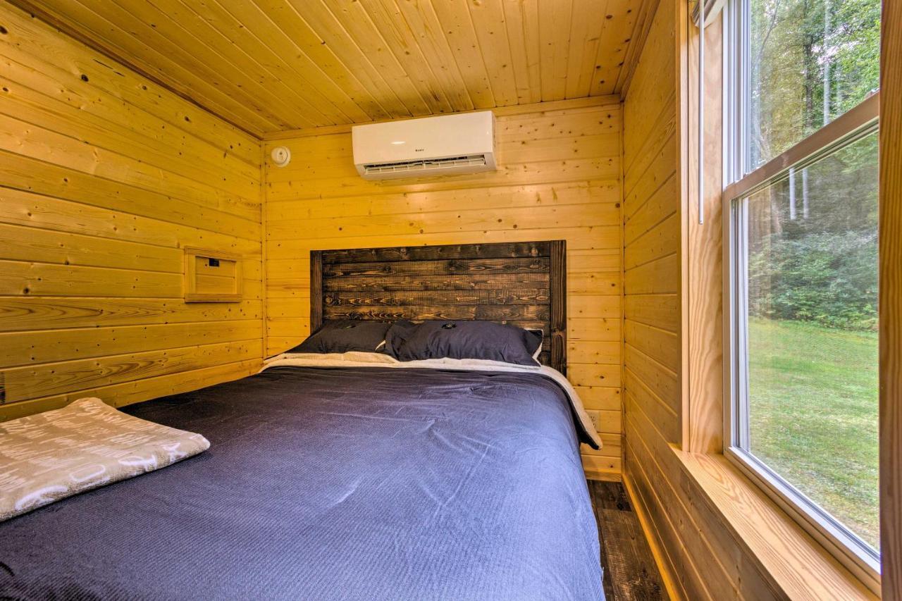 Quaint Mtn Cabin Tiny Living Near Big Adventure Бревърд Екстериор снимка