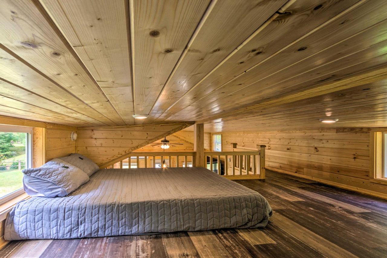 Quaint Mtn Cabin Tiny Living Near Big Adventure Бревърд Екстериор снимка